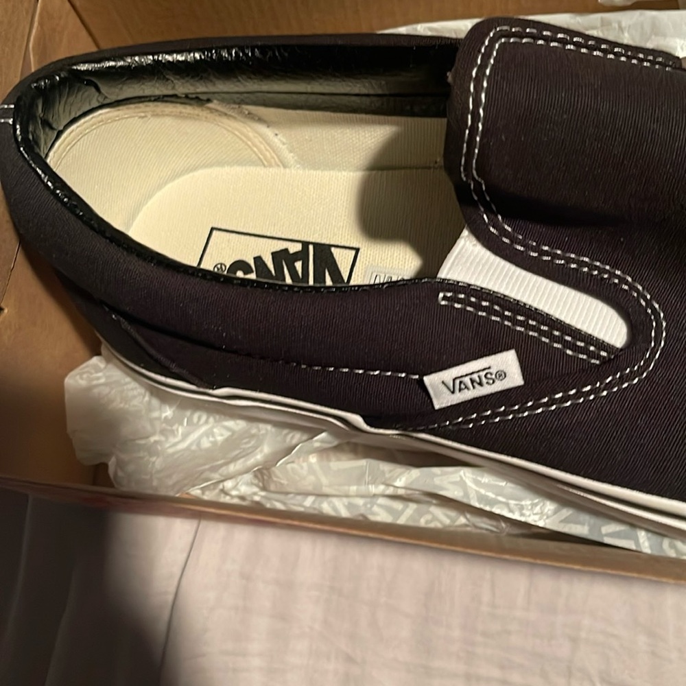 I’m selling a pair of vans size 12